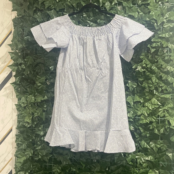 Off the shoulder - Picture 1 of 2